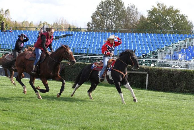 Sobotní dostihy před Velkou pardubickou 2017