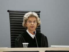 Soudkyně Elizabeth Arntzenová.
