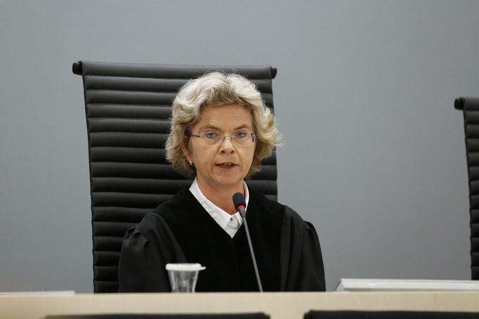 Professional judge Wenche Arntzen passes judgment on Norwegian mass killer Anders Behring Breivik in Oslo Courthouse August 24, 2012. The Norwegian court found Breivik sane on Friday in the murder of 77 people in a gun and bomb massacre last year, sending him to jail for at least 21 years and dismissing the prosecution's request for an insane verdict. REUTERS/Cornelius Poppe/NTB Scanpix/Pool (NORWAY - Tags: CRIME LAW) Published: Srp. 24, 2012, 8:34 dop.