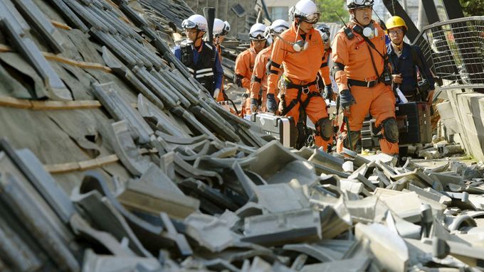 Galerie: Japonsko nadvakrát zasáhlo zemětřesení