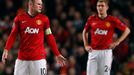 Fotbalista Manchesteru United Wayne Rooney debatuje v utkání Ligy Mistrů proti Braze.