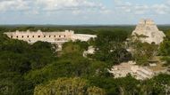 Yucatán je pro archeology místem zaslíbeným. Památky z dob Mayů zde najdete na každém kroku. Na fotografii pohled na archeologický areál v Uxmalu.