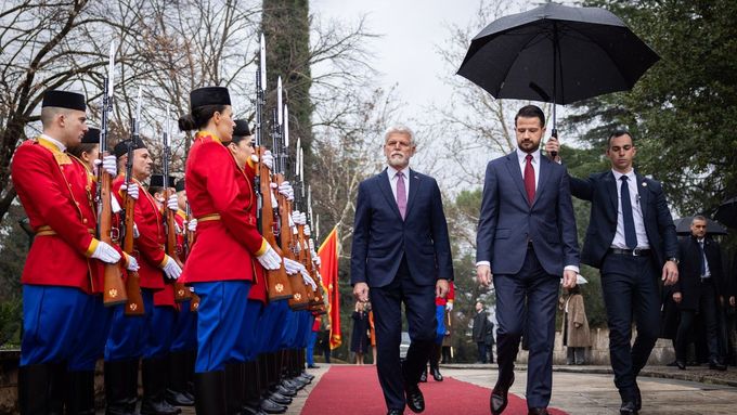 Český prezidentem Petr Pavel se svým černohorským protějškem Jakovem Milatovićem.