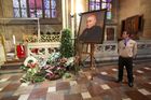 Foto: Splněné přání po padesáti letech. Kardinál Josef Beran je pohřben v rodné zemi