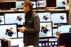 Češi budou měnit televize po roce 2020. Mládek jim chce dát víc času i peníze na výměnu