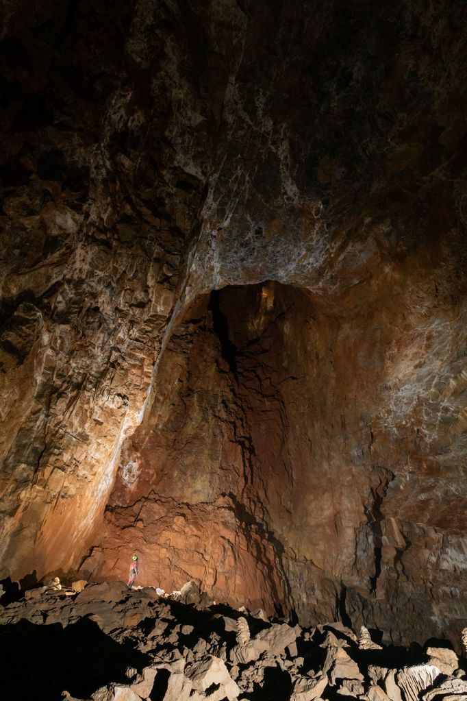 Čeští speleologové zkoumají slovinskou jeskyni Kačna jama