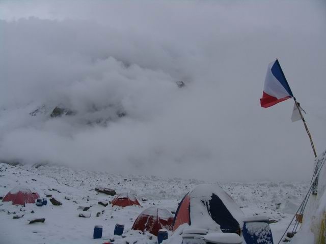 Na K2 nepřeje počasí