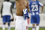Ronaldinho z AC Milán mává fanouškům po výhře 1:0 nad FC Curych, jenž týmu zajistil postup v Poháru UEFA.
