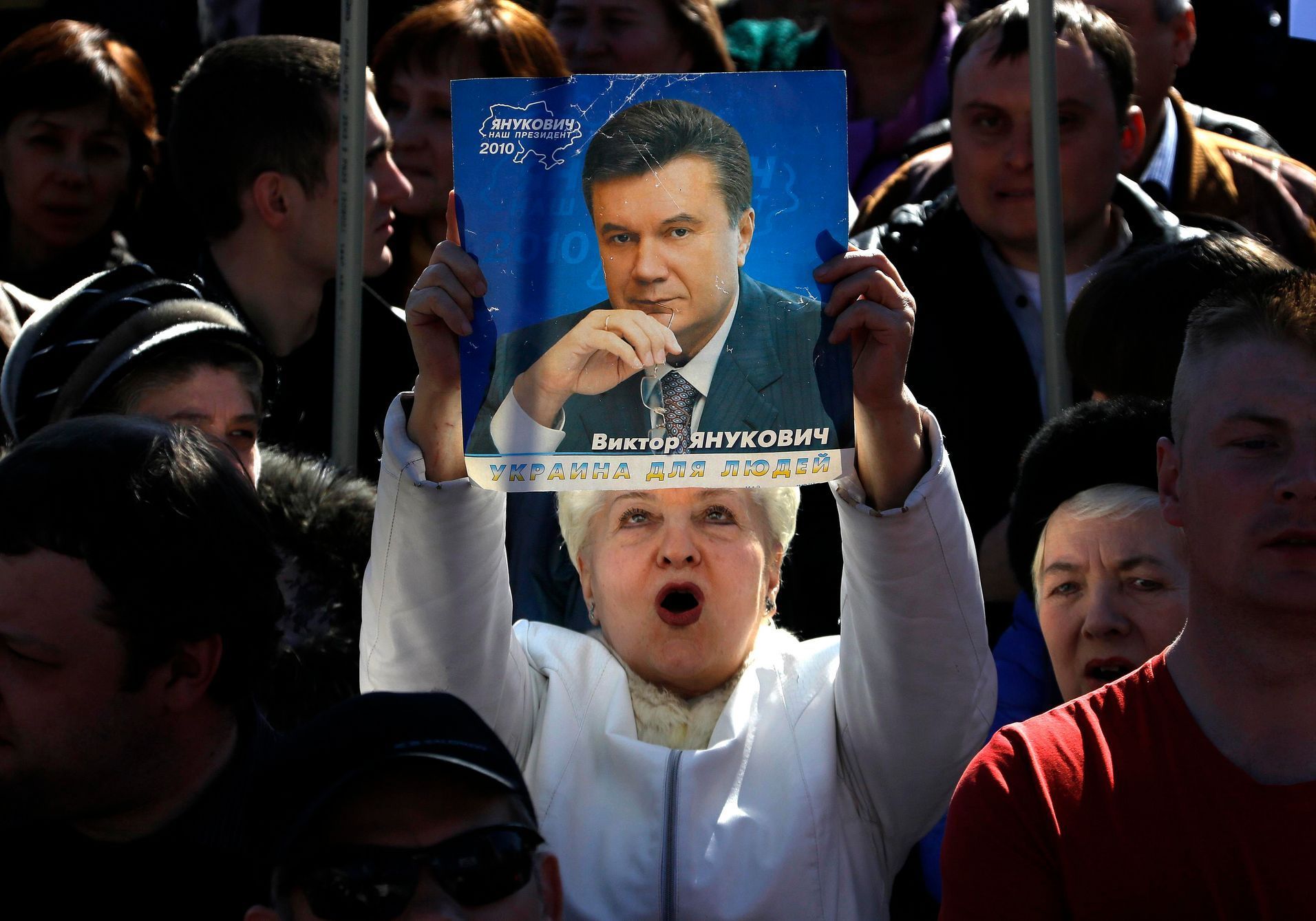 Janukovyčova příznivkyně v Doněcku.