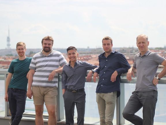 Petr Marek, vedoucí týmu Alquist Jakub Konrád, Van Duy Ta, Ondřej Kobza a jejich mentor Jan Šedivý, expert Googlu či IBM.