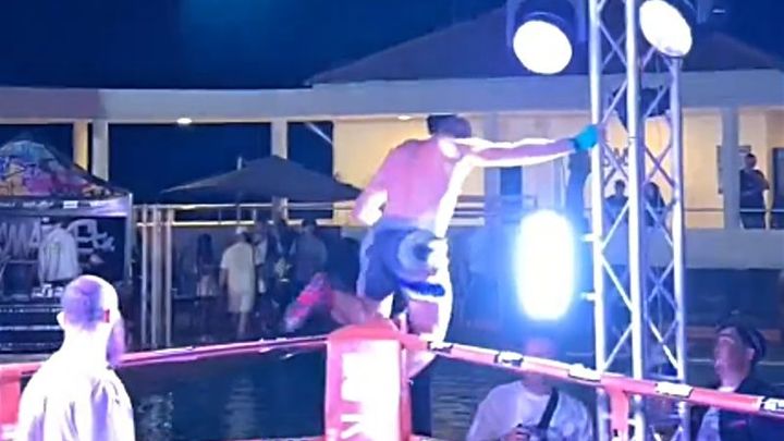 Konopná show v Thajsku málem skončila tragédií. Ruský boxer dostal ránu proudem; Zdroj foto: Twitter