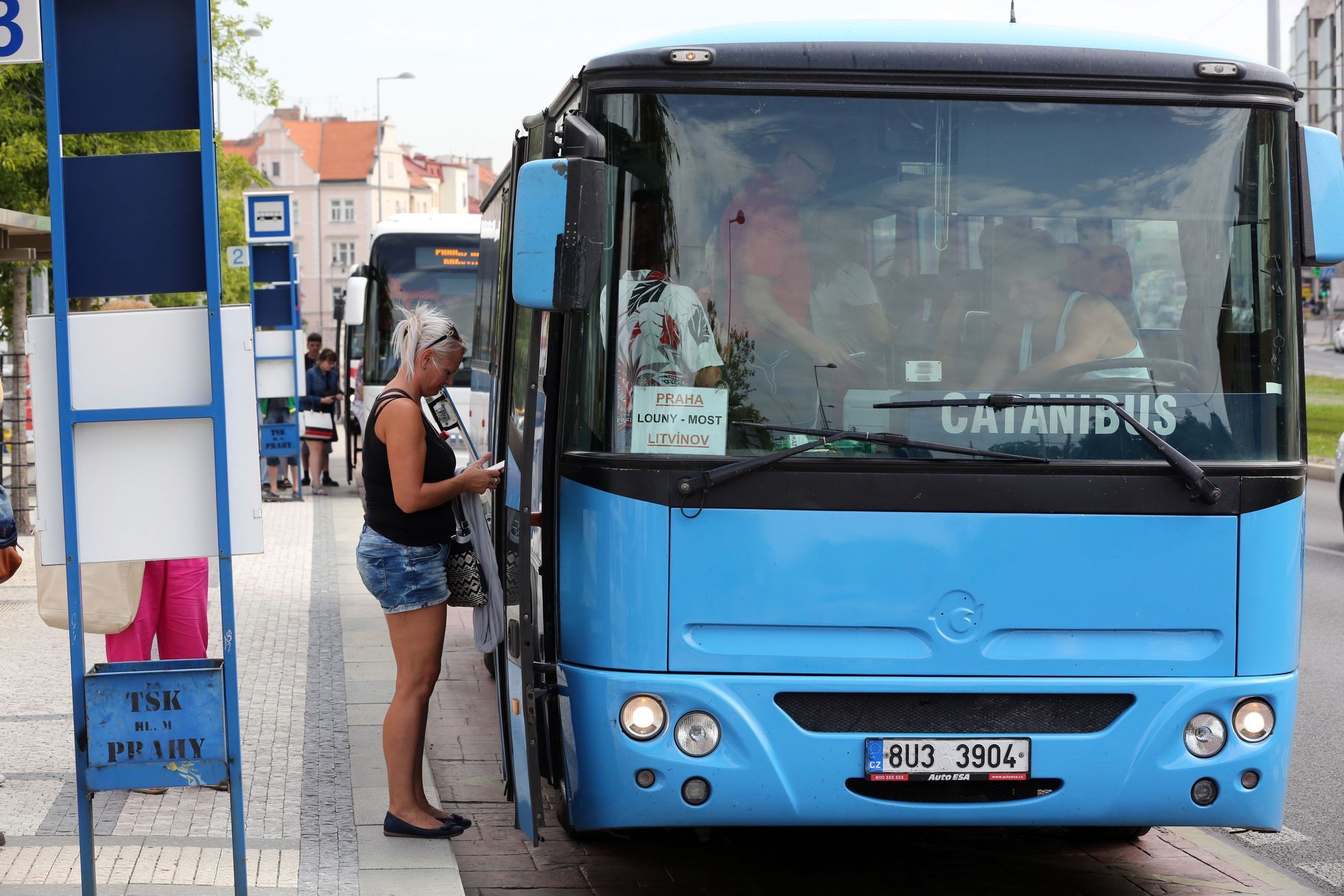 ilustrační fotografie, autobusová zastávka, linkový autobus, meziměstský autobus, ČSAD, Praha 2017