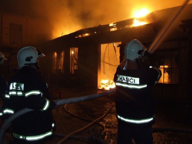 Požár strojírenských hal v Roudnici nad Labem