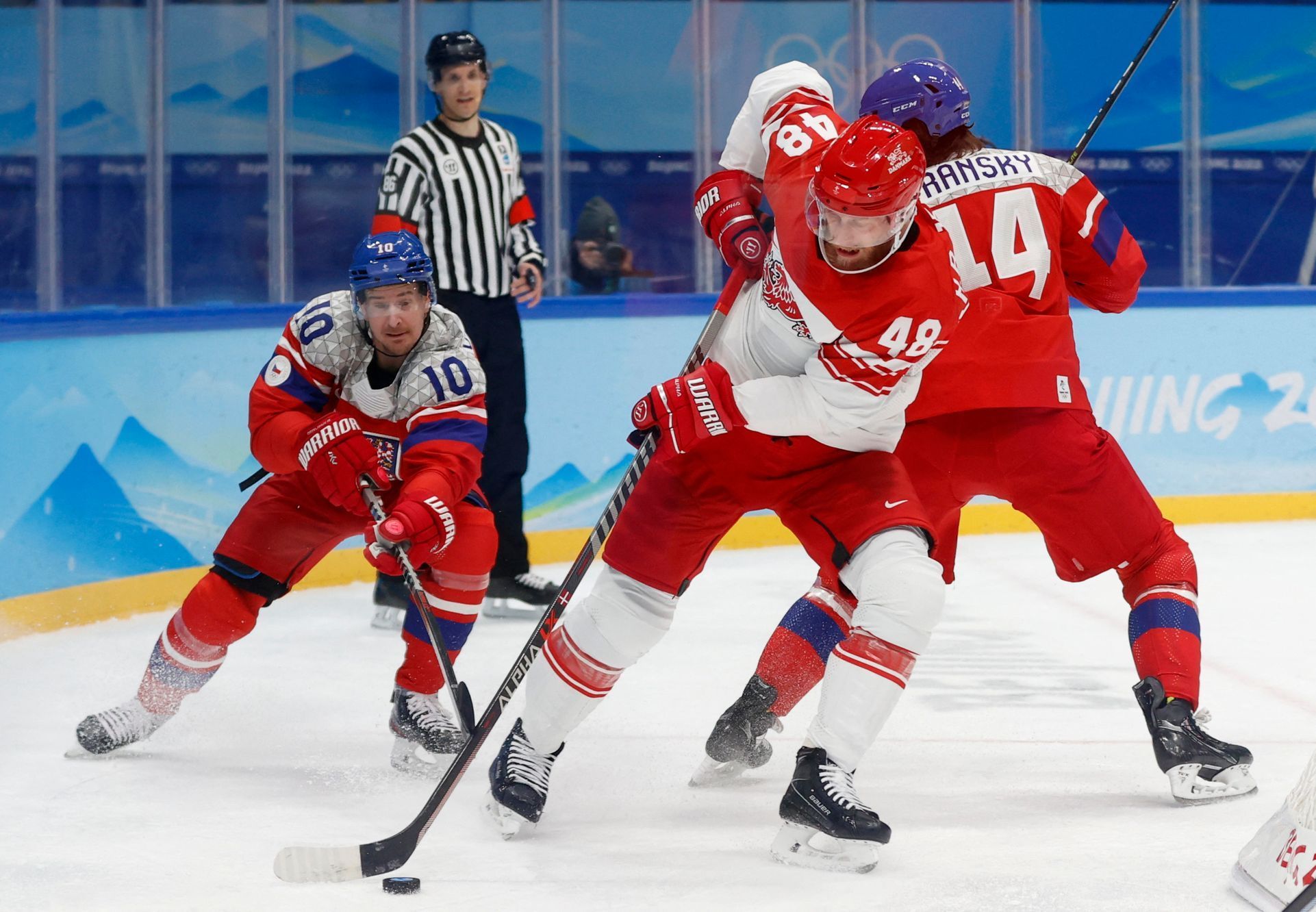 OH 2022, Peking, hokej, Česko - Dánsko, Nicholas Jensen, Roman Červenka, Matěj Stránský