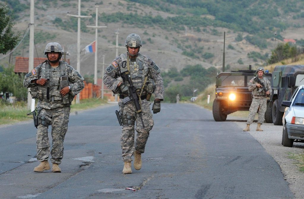 Američtí vojáci v rámci jednotek NATO nasazených v Kosovu
