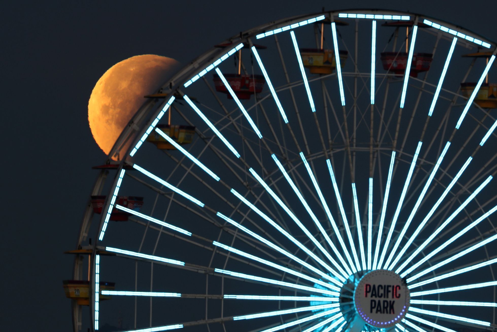 Superměsíc: Santa Monica, Kalifornie