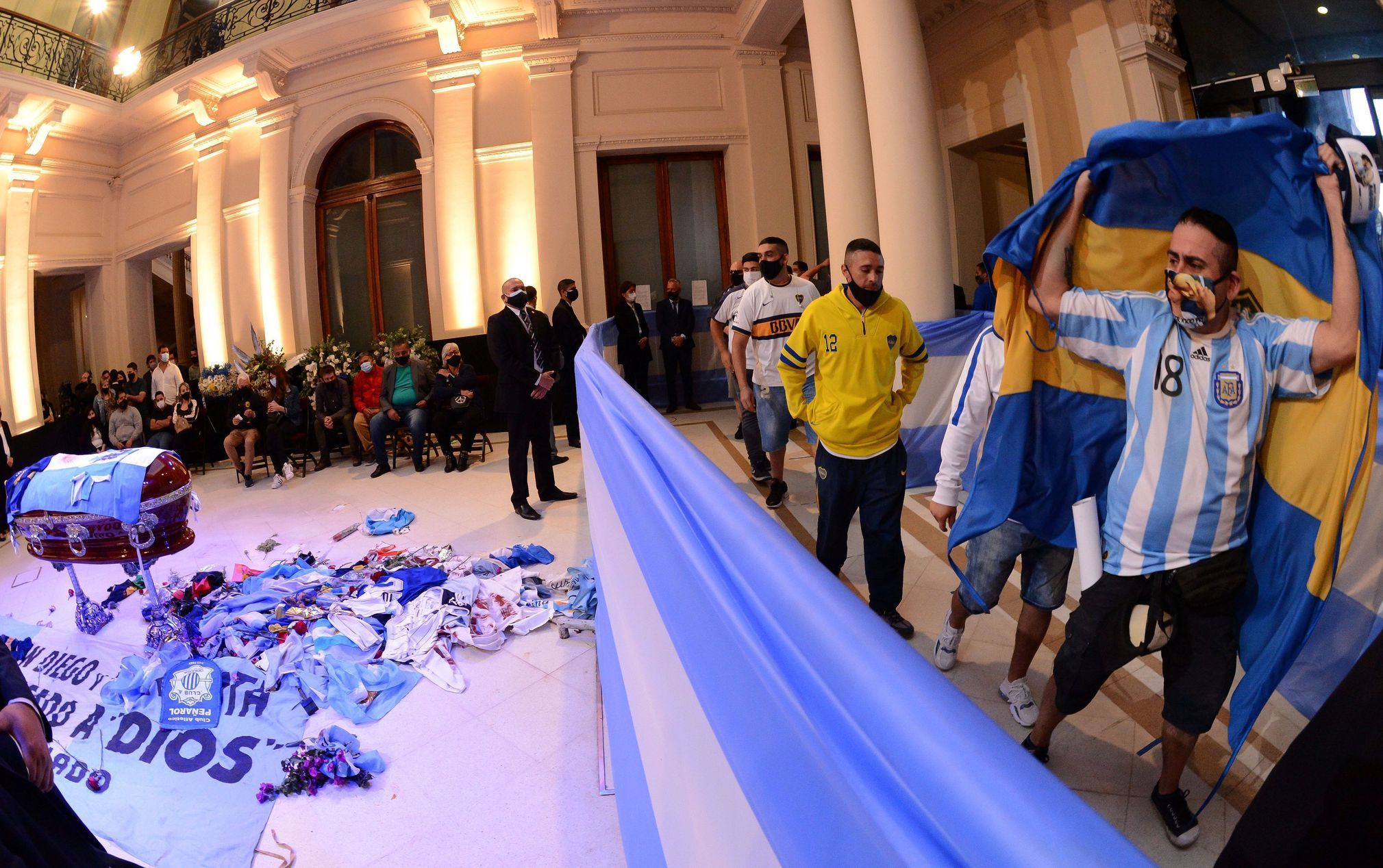 Diego Maradona, smrt, rakev