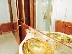 Prezidentský luxus: koupelna šéfa Kremlu na palubě Il 96.
