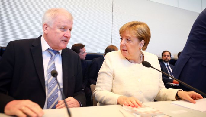 Horst Seehofer a Angela Merkelová.