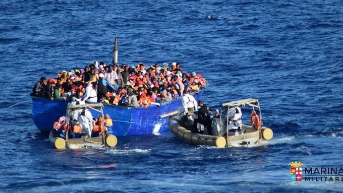 Od pátku dosáhly Lampedusy tři desítky malých plavidel, která vyplula hlavně z Tuniska. Ilustrační foto