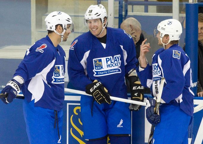 Modří už vědí. Zleva Teddy Purcell, James Neal a Steven Stamkos.