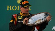 O vzrušení se staral třeba takový Kimi Räikkönen. Finský bouřlivák vyhrál hned první závod sezony, ty dva pro změnu poslední vynechal. Oficiálně kvůli operaci bolavých zad, všichni ale věděli, že to bylo kvůli nesolventnosti Lotusu, který mu dlužil slušný balík peněz.