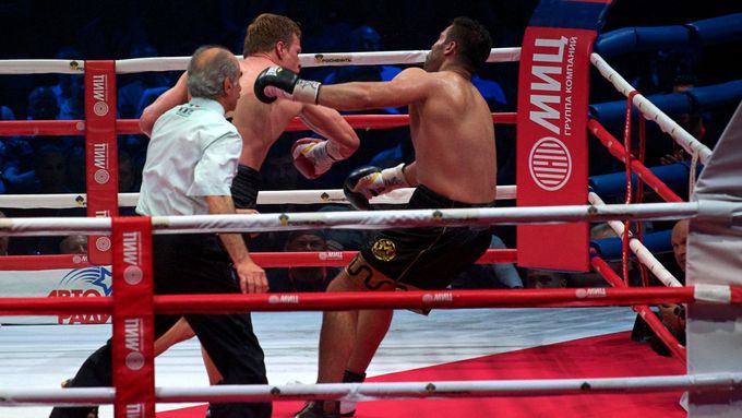 Video, jak Alexander Povětkin knockoutuje Manuela Charra