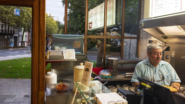 Armin už 30 let chodí na můj gyros. Laschetovi nejvíc držela palce taverna v Cáchách; Zdroj foto: Milan Jaroš