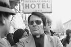 Vůdce sekty Jim Jones si díky svému charismatu a rétorickému umění dokázal kolem sebe vytvořit okruh příznivců, který se rychle rozrůstal. V půlce 60. let měla sekta až 80 tisíc členů.