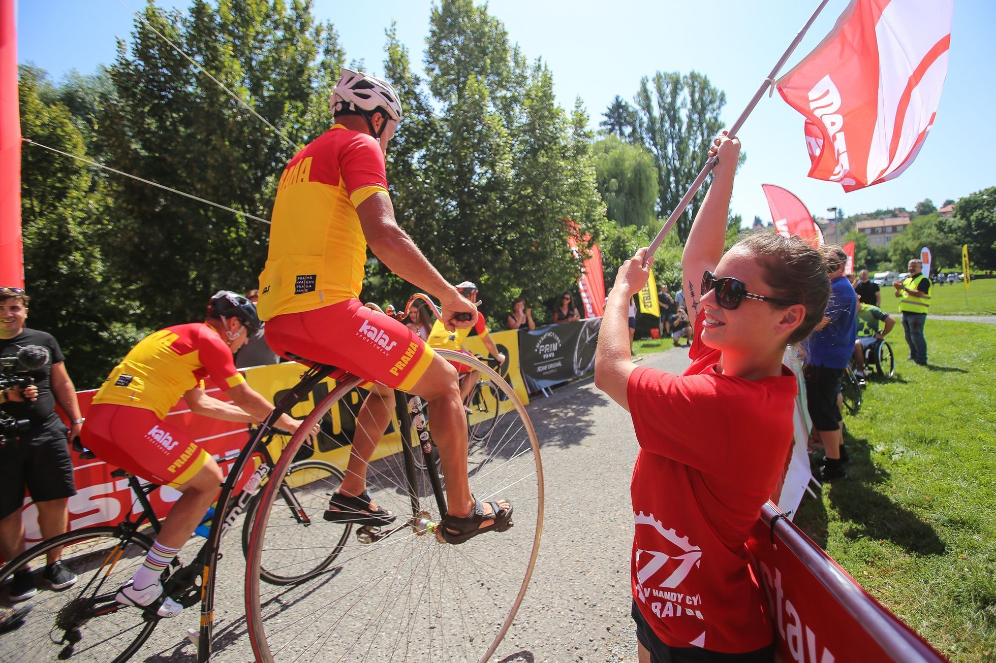 Handy cyklo maraton - start, Cesta za snem, tým Sananim a Bronec