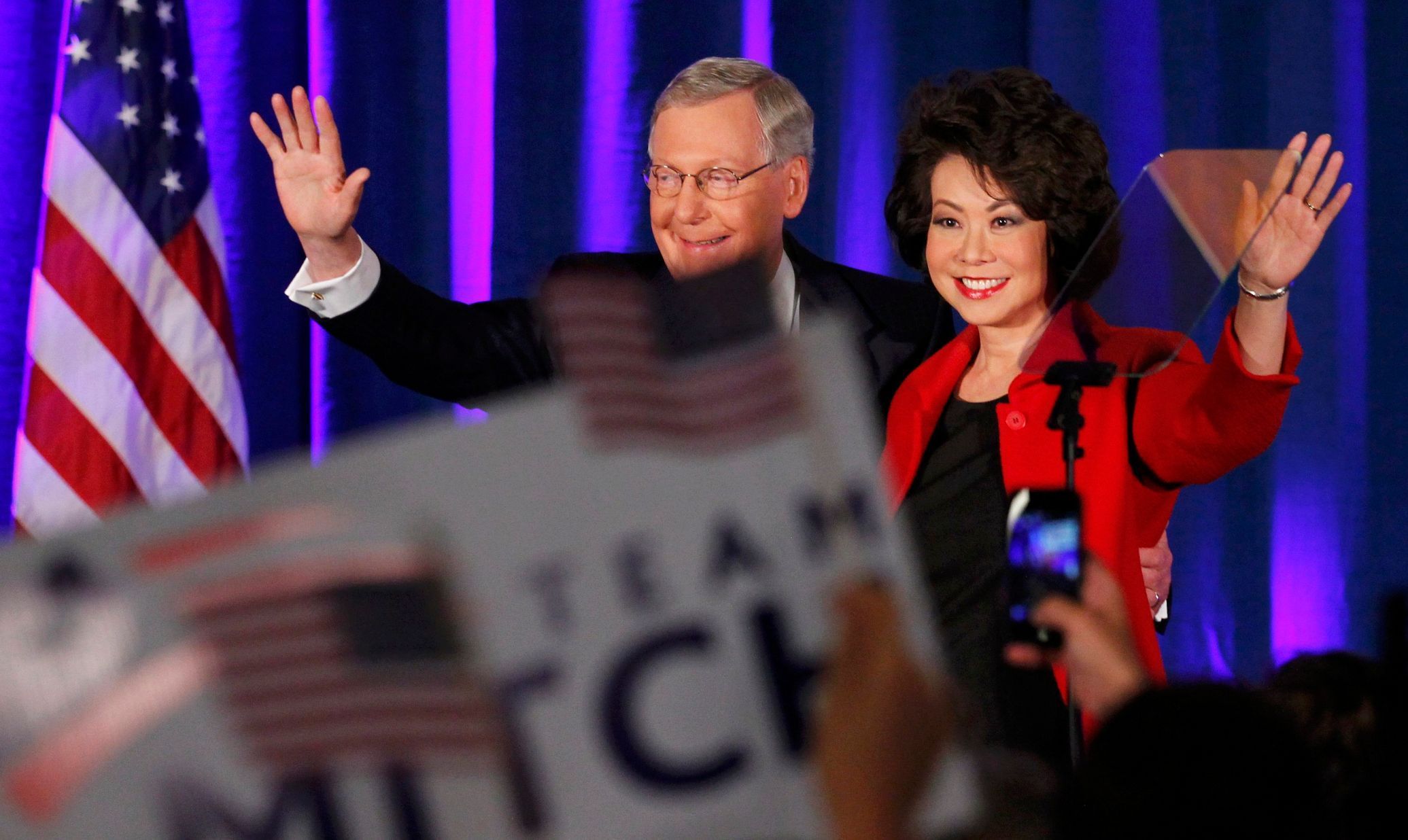 Republikán Mitch McConnell vyhrál v Kentucky a zřejmě bude novým šéfem Senátu.