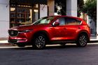 20. Mazda (29 416 prodaných automobilů) – Třetí z japonských značek drží na evropskému trhu podíl 1,7 %. I když v březnu se její prodeje o 0,5 % zvýšily, za první čtvrtletí meziročně klesly o 4 %. Mazda je na 20. místě i za první čtvrtletí (65 194 prodaných vozů). Nová generace SUV CX-5 by měla navázat na úspěchy svého předchůdce.