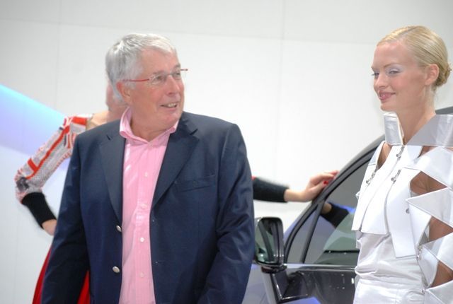 Zákulisí pařížského autosalonu