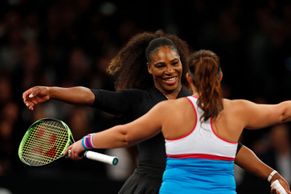 Objetí dvou velkých comebacků. Serena v exhibici přehrála Bartoliovou, blýskla se i Hantuchová