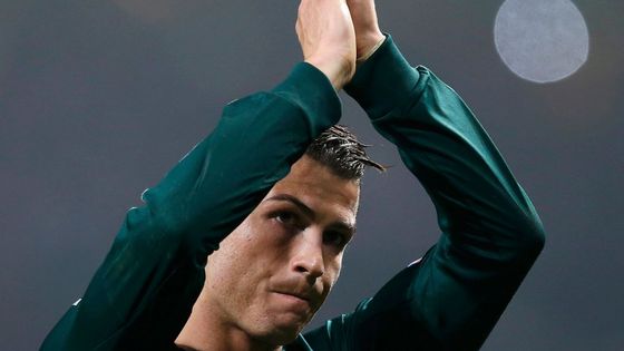 Prohlédněte si galerii z vypjaté odvety osmifinále Ligy mistrů, kdy Real Madrid pod taktovkou Cristiana Ronalda pokořil domácí Manchester United.