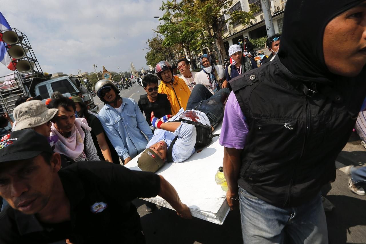 Thajsko - Bangkok - demonstrace - policie - těžkooděnci
