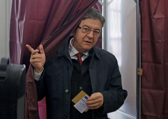 Jean-Luc Mélenchon volí.