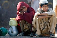 Boje v Pákistánu už vyhnaly z domovů 300 tisíc lidí