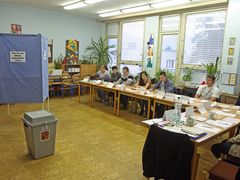 Volební komise v okolí Ústí nad Labem hodnotí dosavadní volební účast jako průměrnou. Právě v těchto oblastech jsou obavy z manipulací voleb. Tak jak tomu bylo před dvěma roky.