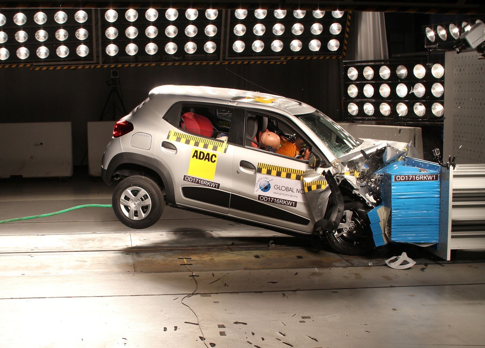 Crash test minivozy Indie-2016