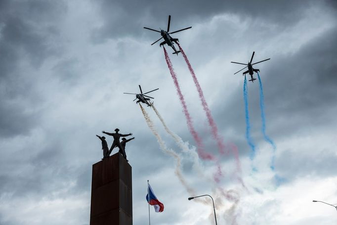 Průřez tvorbou fotografa Týdeníku Respekt Milana Jaroše za rok 2022.