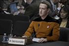 Není Mark Zuckerberg ve skutečnosti robot? Nebo herec ze Star Treku? Podívejte se na Sociál