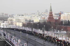 Desetitisíce lidí v Moskvě demonstrují proti návratu Putina k moci