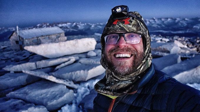 Ve čtyřiceti jsem si přetrhl achilovku, lékaři mi řekli, že za pět let tímto stylem budu mít funus, do půl roku jsem chodil 50 km denně. Je to droga