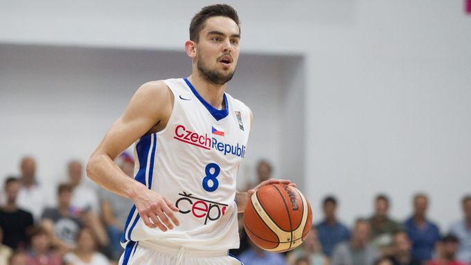velké péro basketbalové hráče