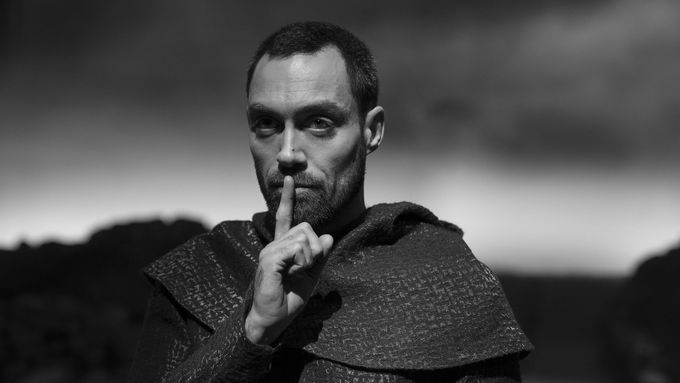 Film The Tragedy of Macbeth je na Apple TV+ s českými titulky.