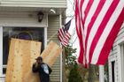 Sandy ničí Spojené státy, může změnit výsledek voleb