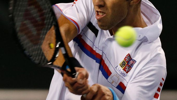 Jiří Veselý vyhrál i druhý letošní zápas v Davis Cupu, Francouzi Julienu Benneteauovi nedovolil uhrát ani set.