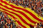 Proti nezávislému Katalánsku vyšly statisíce lidí. Milujeme tě, Španělsko, protestovali v Barceloně