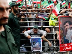 Shromáždění Ahmadínežádových stoupenců v Teheránu oslavovalo vítězství.